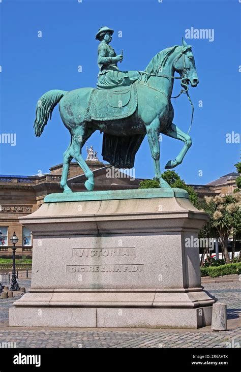 File:Statue of Queen Victoria, St George's Plateau, Liverpool .